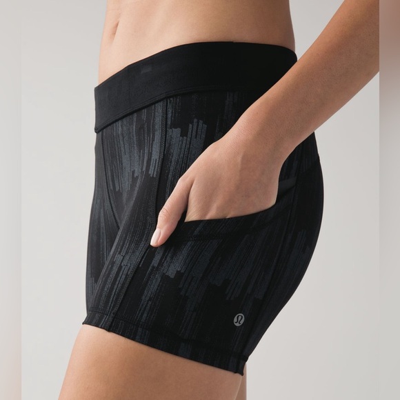 Lululemon What The Sport Short Full-On Luxtreme Scratch Match Black Multi 4 - Picture 1 of 9